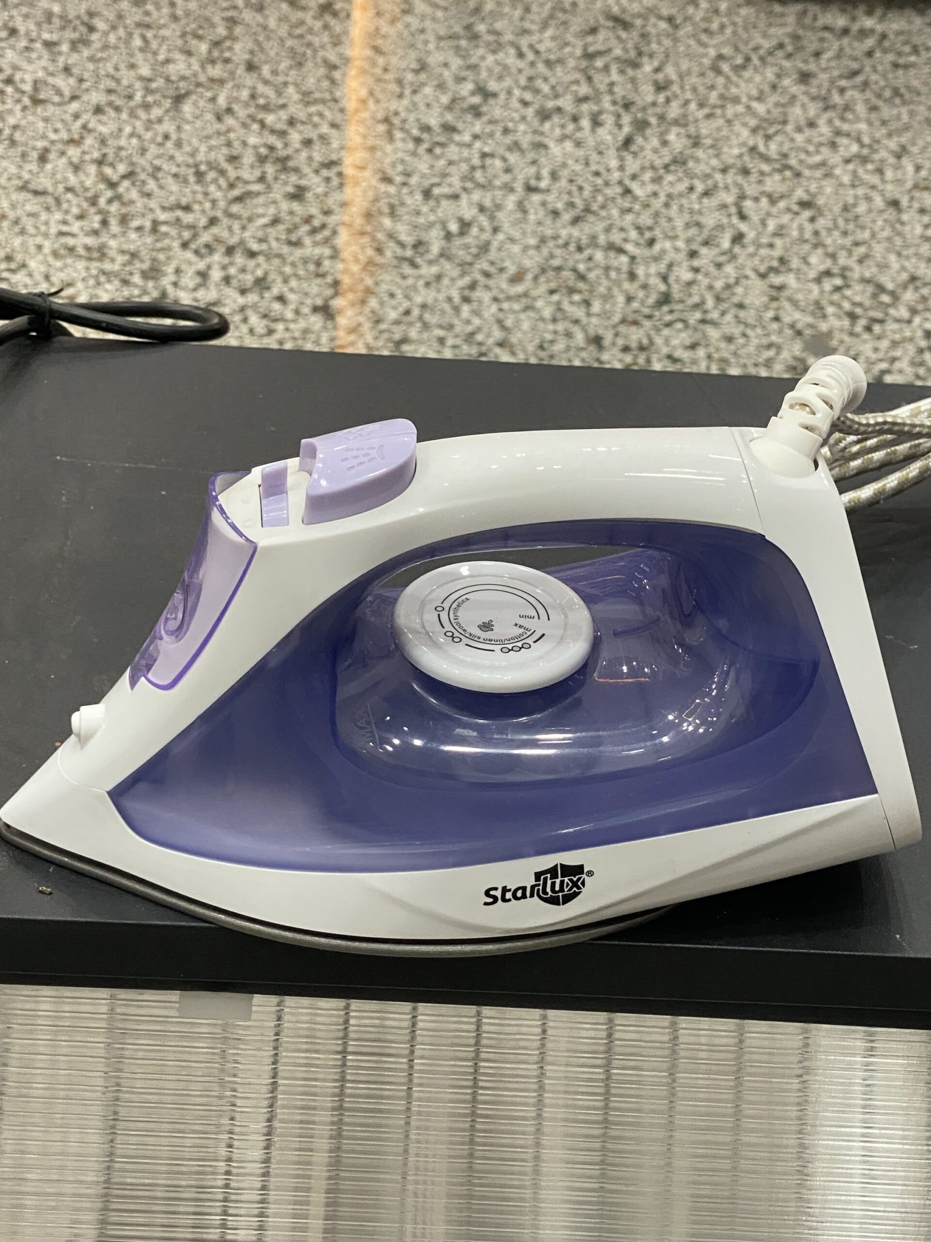 FER À REPASSER STARLUX – Vapeur & Sec ⭐
Obtenez des vêtements parfaitement lisses en un instant !